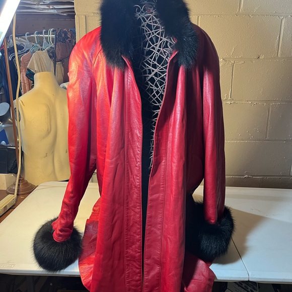 Henig furs long red leather jacket w/ fur trimmings - Picture 11 of 11